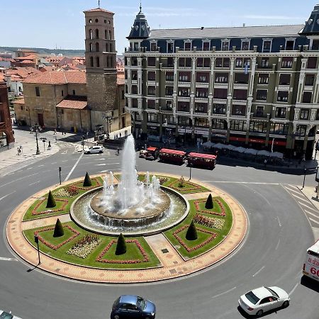 Apartamentos Gyc Vistas A Santo Domingo 莱昂 外观 照片