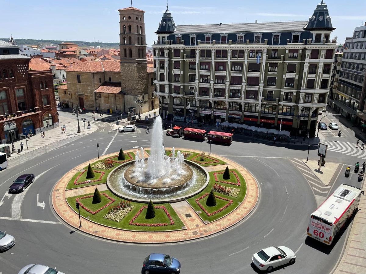 Apartamentos Gyc Vistas A Santo Domingo 莱昂 外观 照片